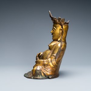 Une figure de Bouddha assis en bronze doré, Chine, Ming — photo 2