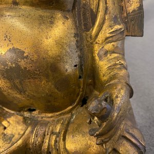 Une figure de Bouddha assis en bronze doré, Chine, Ming — photo 24