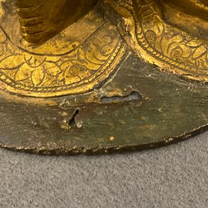 Une figure de Bouddha assis en bronze doré, Chine, Ming — photo 28