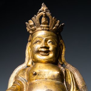 Une figure de Bouddha assis en bronze doré, Chine, Ming — photo 9