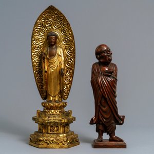 Une figure de Bouddha en bois doré et un okimono figurant Daruma, Meiji, 19ème — photo 2