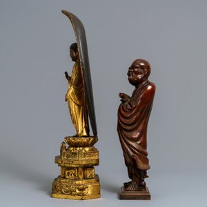 Une figure de Bouddha en bois doré et un okimono figurant Daruma, Meiji, 19ème — photo 5