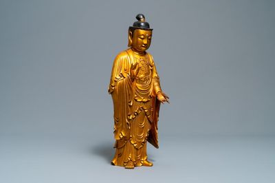 Une figure de Bouddha en bois laqué et doré, Chine, 18/19ème