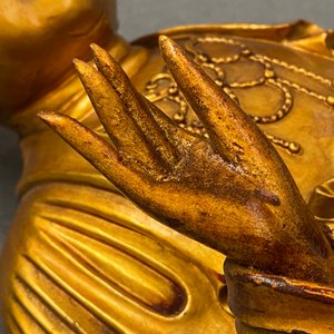 Une figure de Bouddha en bois laqué et doré, Chine, 18/19ème — photo 18