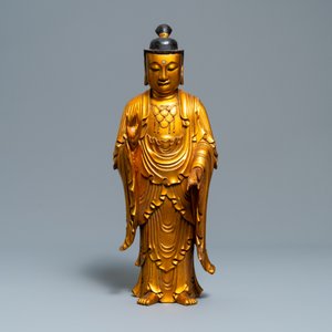 Une figure de Bouddha en bois laqué et doré, Chine, 18/19ème — photo 2