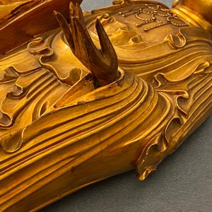 Une figure de Bouddha en bois laqué et doré, Chine, 18/19ème — photo 26