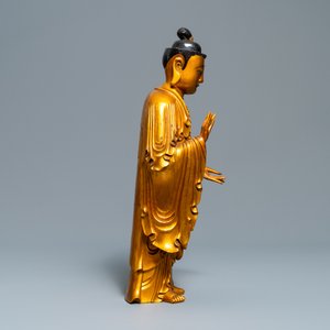 Une figure de Bouddha en bois laqué et doré, Chine, 18/19ème — photo 5