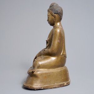 Une figure de Bouddha en bronze à base inscrite, Birmanie, 19ème — photo 4