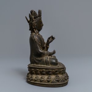 Une figure de Bouddha en bronze, Chine, Ming — photo 2