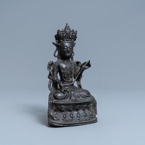Une figure de Bouddha en bronze, Chine, Ming — photo 1