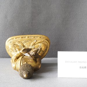 Une figure de Bouddha en bronze doré, Chine, 17ème — photo 11