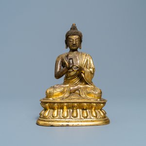 Une figure de Bouddha en bronze doré, Chine, 17ème — photo 2