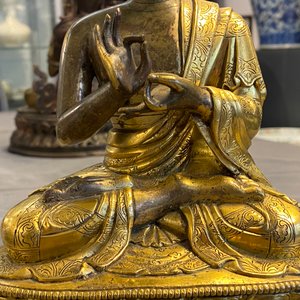 Une figure de Bouddha en bronze doré, Chine, 17ème — photo 21