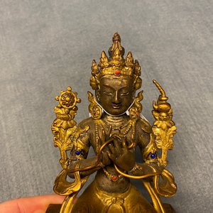 Une figure de Bouddha en bronze doré et incrusté, Chine, 18/19ème — photo 11