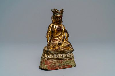 Une figure de Bouddha en bronze doré et laqué, Birmanie, 17/18ème