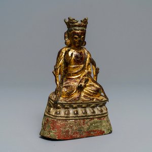 Une figure de Bouddha en bronze doré et laqué, Birmanie, 17/18ème — photo 1