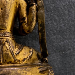 Une figure de Bouddha en bronze doré incrusté, Sino-Tibet, Ming — photo 14