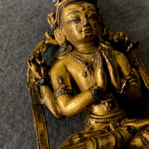 Une figure de Bouddha en bronze doré incrusté, Sino-Tibet, Ming — photo 17