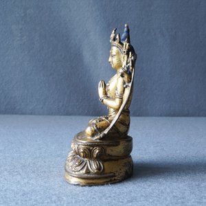 Une figure de Bouddha en bronze doré incrusté, Sino-Tibet, Ming — photo 10