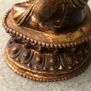 Une figure de Bouddha en bronze doré, Sino-Tibet, 16/17ème — photo 28