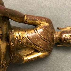 Une figure de Bouddha en bronze doré, Sino-Tibet, 17/18ème — photo 15