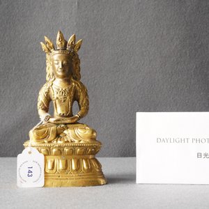 Une figure de Bouddha en bronze doré, Sino-Tibet, 18ème — photo 8