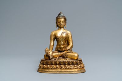 Une figure de Bouddha en bronze doré, Tibet, début du 20ème