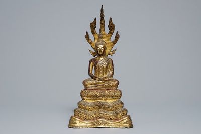 Une figure de Bouddha en bronze laqué, doré et incrusté, Birmanie, 19ème