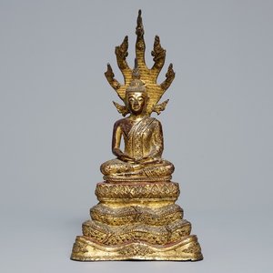Une figure de Bouddha en bronze laqué, doré et incrusté, Birmanie, 19ème — photo 1