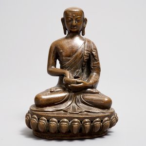 Une figure de Bouddha en bronze, Tibet, 18/19ème — photo 2