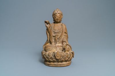 Une figure de Bouddha en grès, Chine, Qing