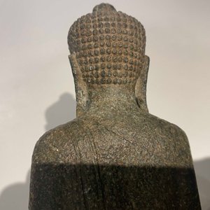 Une figure de Bouddha en pierre sculptée, Khmer, Thaïlande, période Lopburi, 12/14ème — photo 16
