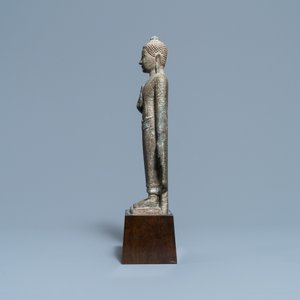 Une figure de Bouddha en pierre sculptée, Khmer, Thaïlande, période Lopburi, 12/14ème — photo 2
