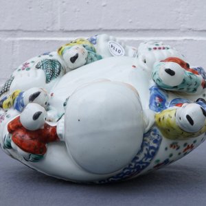 Une figure de Bouddha en porcelaine de Chine famille rose, 19/20ème — photo 10