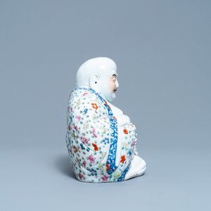 Une figure de Bouddha en porcelaine de Chine famille rose, 19/20ème — photo 4