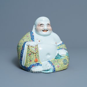 Une figure de Bouddha en porcelaine de Chine famille rose, marque en creux, 19ème — photo 1