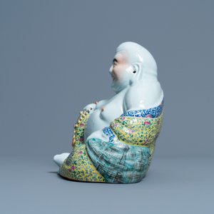 Une figure de Bouddha en porcelaine de Chine famille rose, marque en creux, 19ème — photo 5