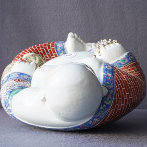 Une figure de Bouddha en porcelaine de Chine famille rose, République — photo 13