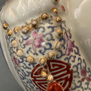Une figure de Bouddha en porcelaine de Chine famille rose, République — photo 9