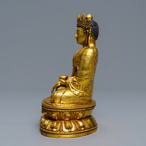 Une figure de Bouddha Shakyamuni en bronze doré, Sino-Tibet, 17/18ème — photo 2