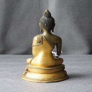 Une figure de Bouddha Shakyamuni en bronze doré, Sino-Tibet, 17/18ème — photo 18