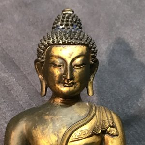 Une figure de Bouddha Shakyamuni en bronze doré, Sino-Tibet, 17/18ème — photo 14