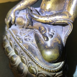 Une figure de Bouddha Shakyamuni en bronze doré, Tibet, 14/15ème — photo 27
