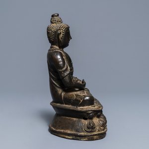 Une figure de Bouddha Shakyamuni en bronze, Ming — photo 6