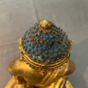 Une figure de Bouddha Shakyamuni en cuivre doré, 17/18ème — photo 12