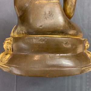 Une figure de Bouddha Shakyamuni en cuivre doré, 17/18ème — photo 14