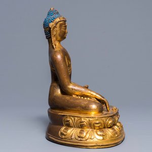 Une figure de Bouddha Shakyamuni en cuivre doré, 17/18ème — photo 2