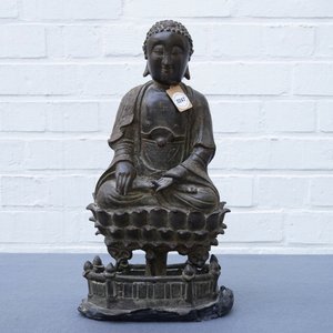 Une figure de Bouddha Shakyamuni sur trône de lotus en bronze, Chine, Ming — photo 8