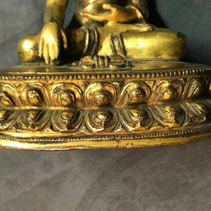 Une figure de Bouddha Vajrasana en bronze doré, Tibet, 15/16ème — photo 18