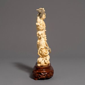 Une figure de Chang'e en ivoire sculpté, Chine, 1ère moitié du 20ème — photo 4